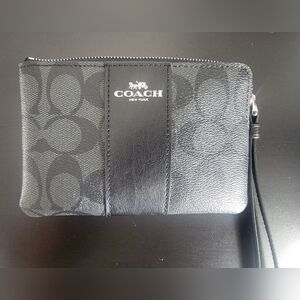 AUTHENTIC NWT COACH WRISTLET